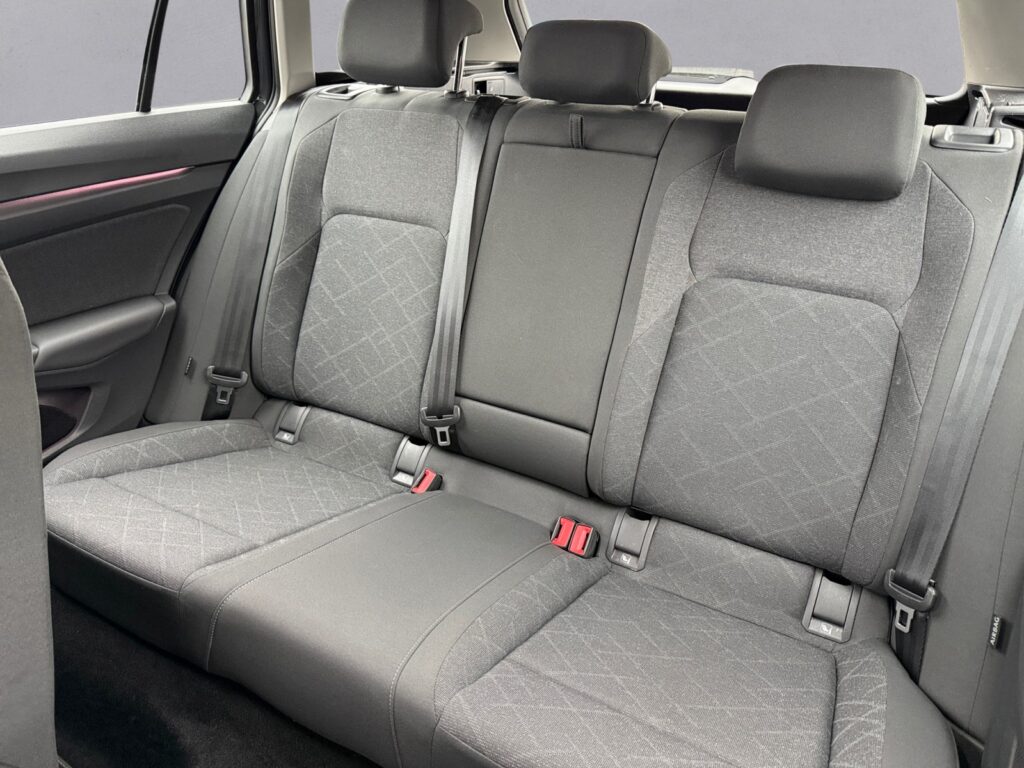 VW Golf Exposé-Bild 13