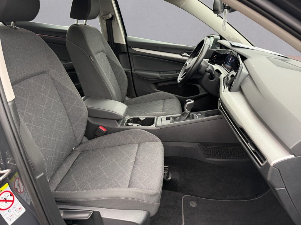 VW Golf Exposé-Bild 15