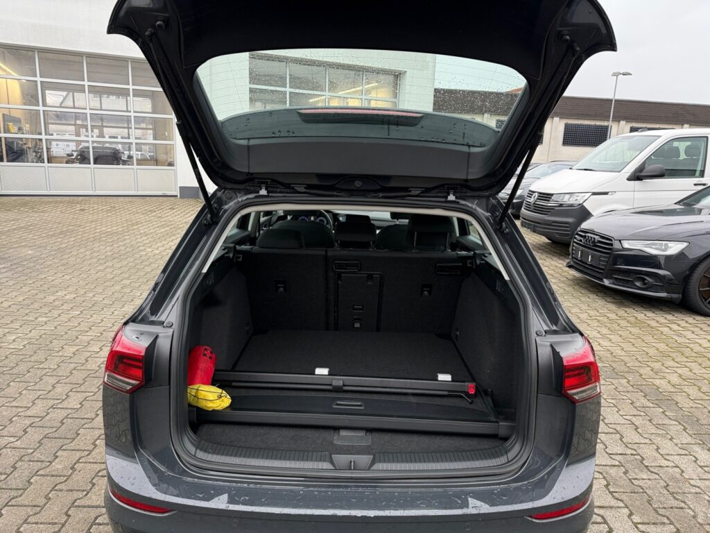 VW Golf Exposé-Bild 16