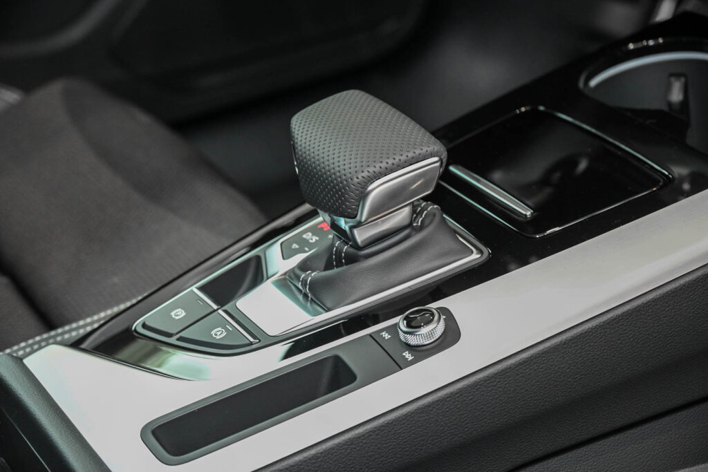 Audi A4 Exposé-Bild 10