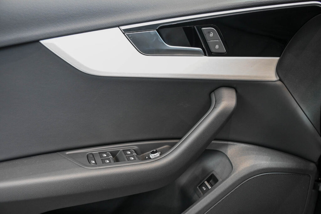 Audi A4 Exposé-Bild 15