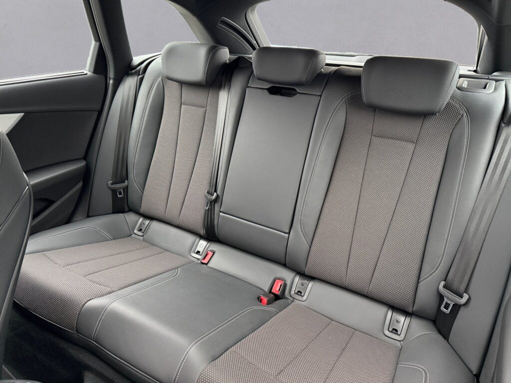 Audi A4 Exposé-Bild 13