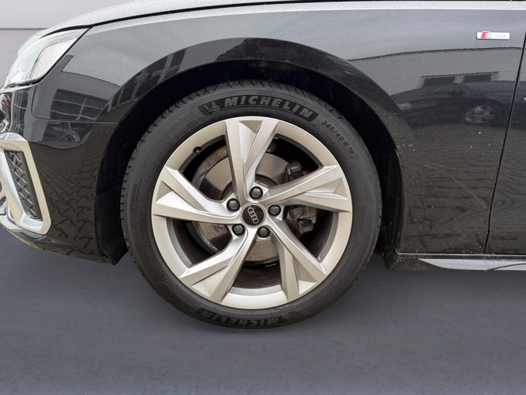 Audi A4 Exposé-Bild 14
