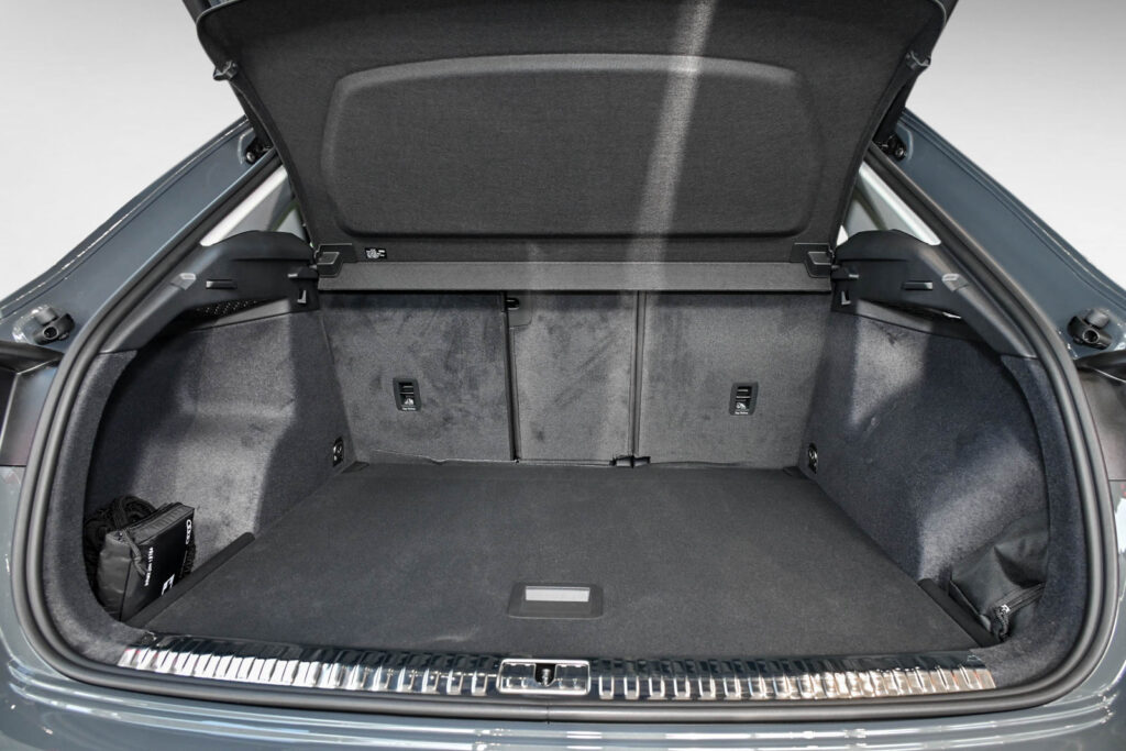 Audi Q3 Exposé-Bild 6