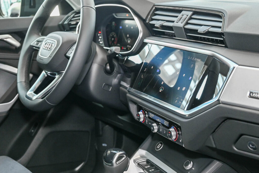 Audi Q3 Exposé-Bild 9