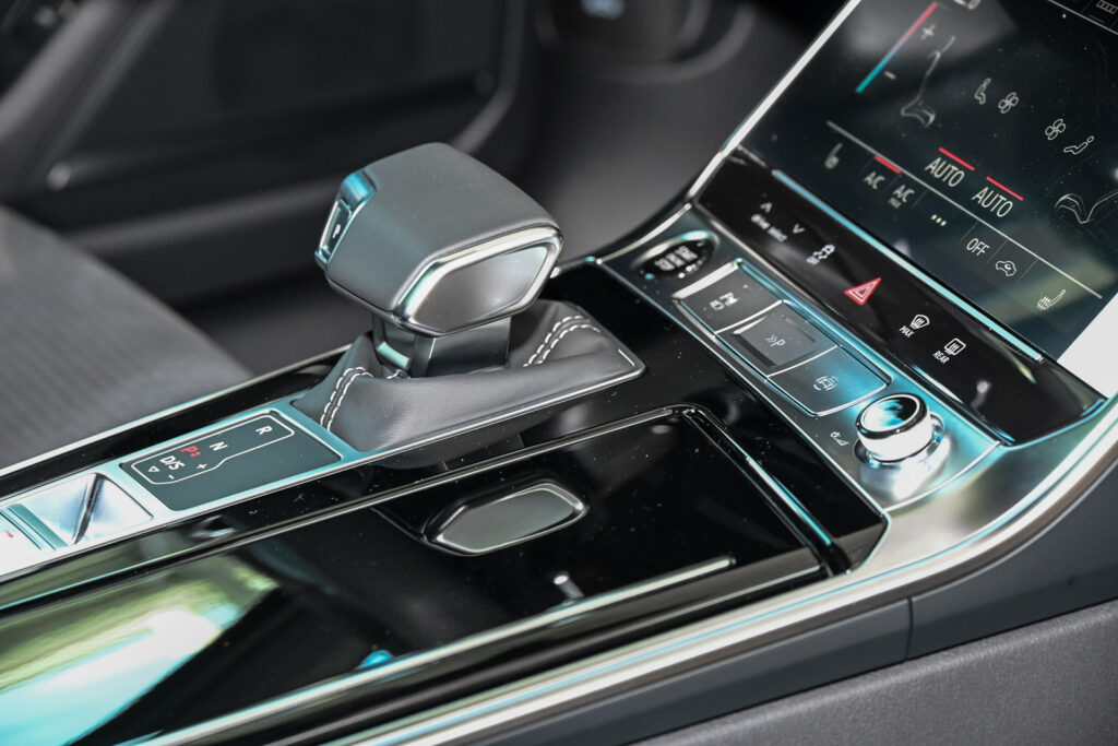 Audi A6 Exposé-Bild 11