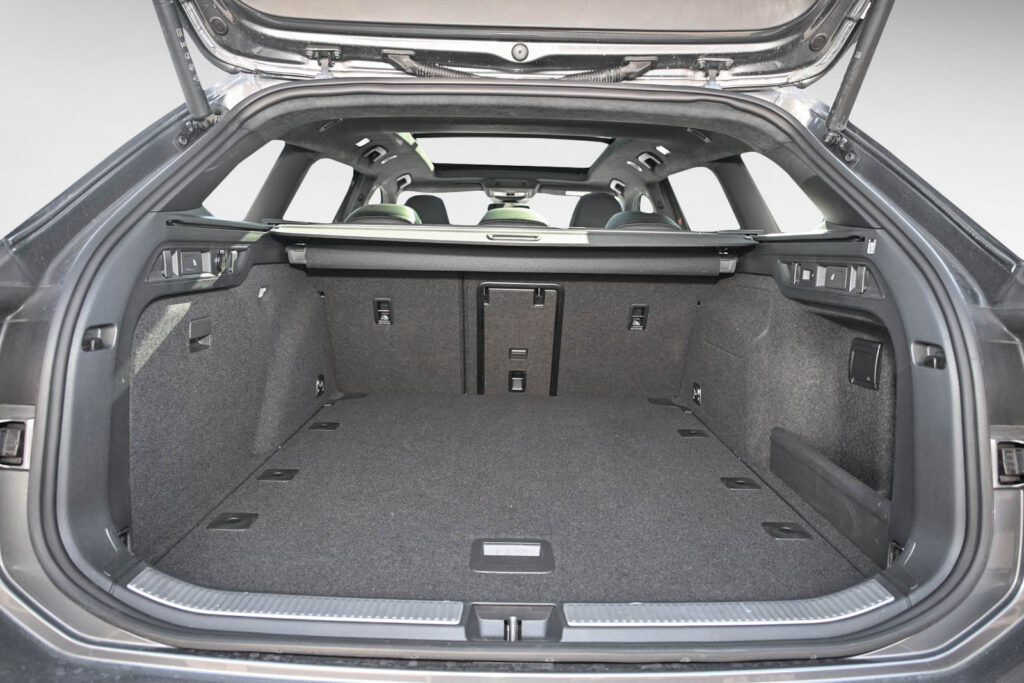 VW Passat Exposé-Bild 6