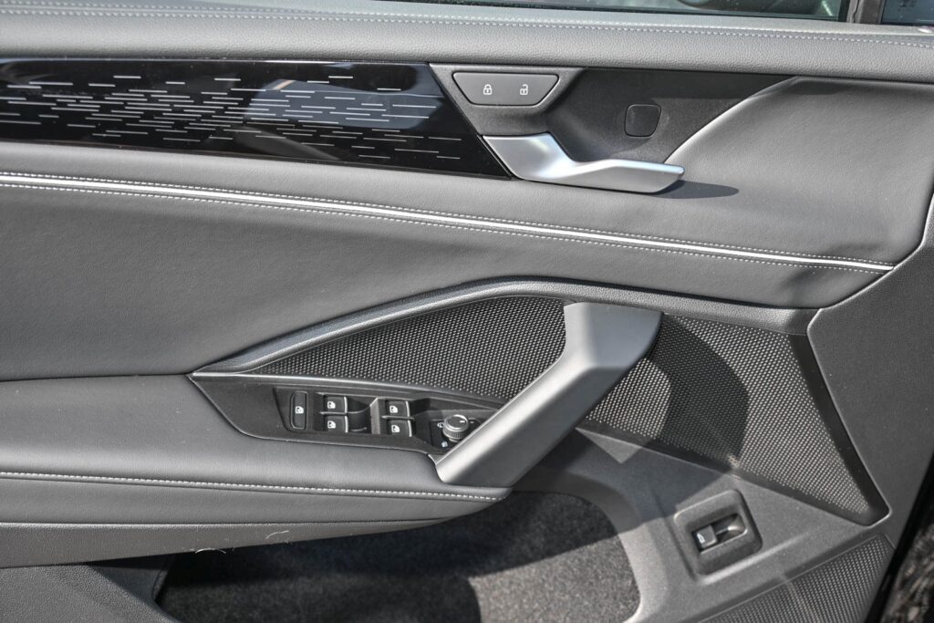 VW Tiguan Exposé-Bild 15