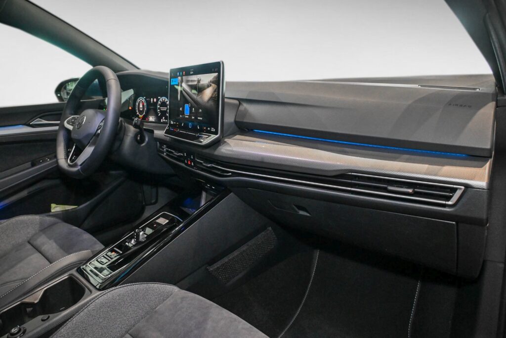 VW Golf Exposé-Bild 8