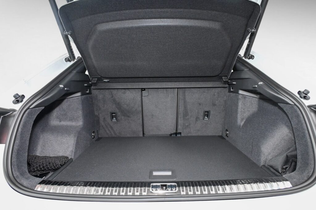 Audi Q3 Exposé-Bild 6