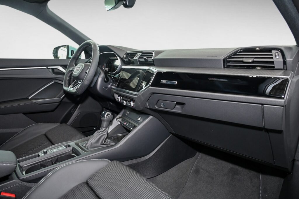 Audi Q3 Exposé-Bild 8