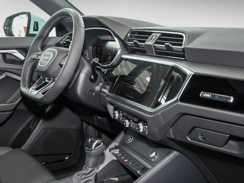 Audi Q3 Exposé-Bild 9