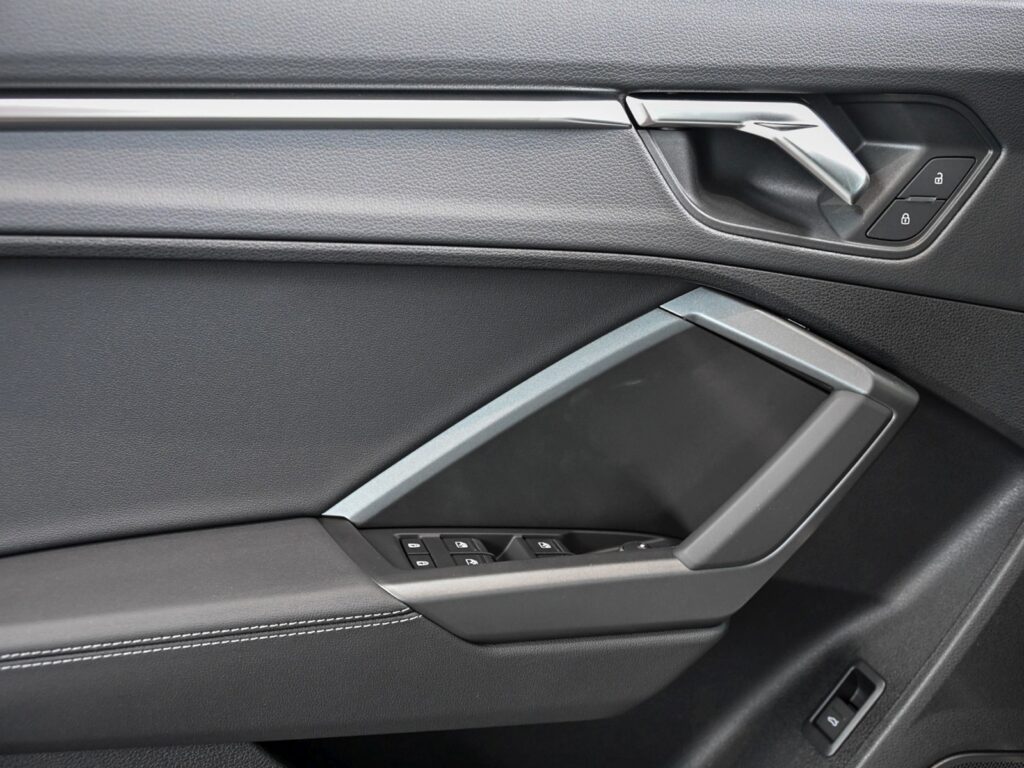 Audi Q3 Exposé-Bild 15