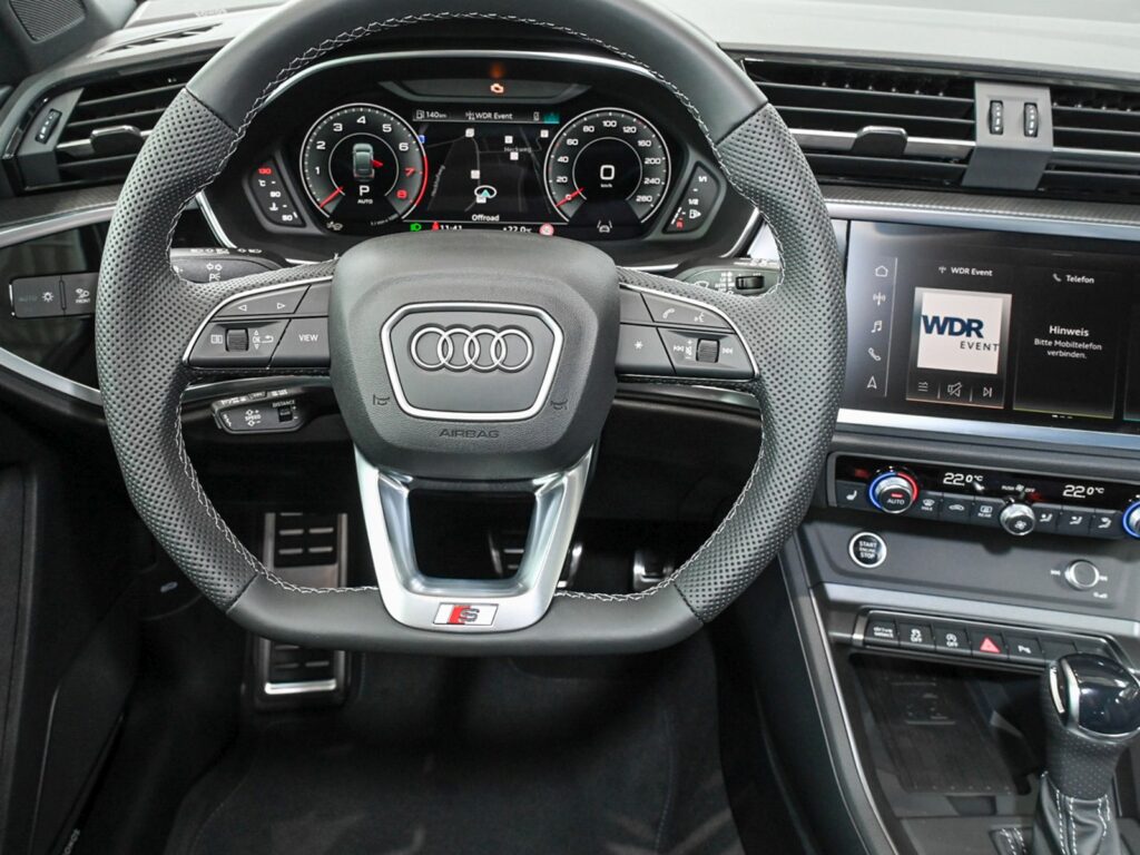 Audi Q3 Exposé-Bild 14
