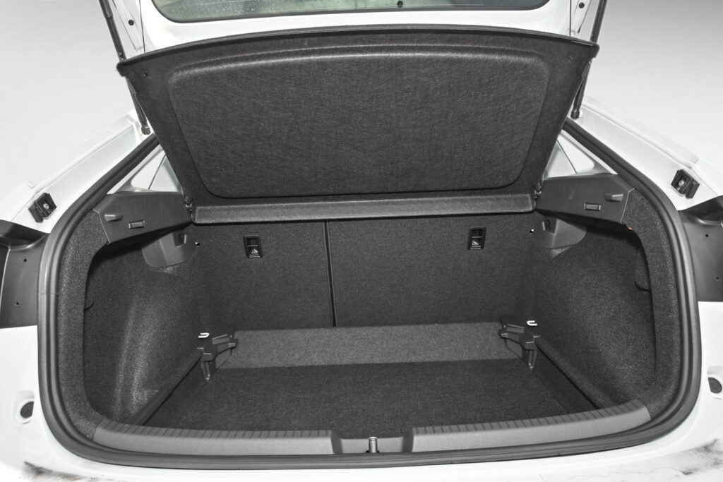 VW Taigo Exposé-Bild 6