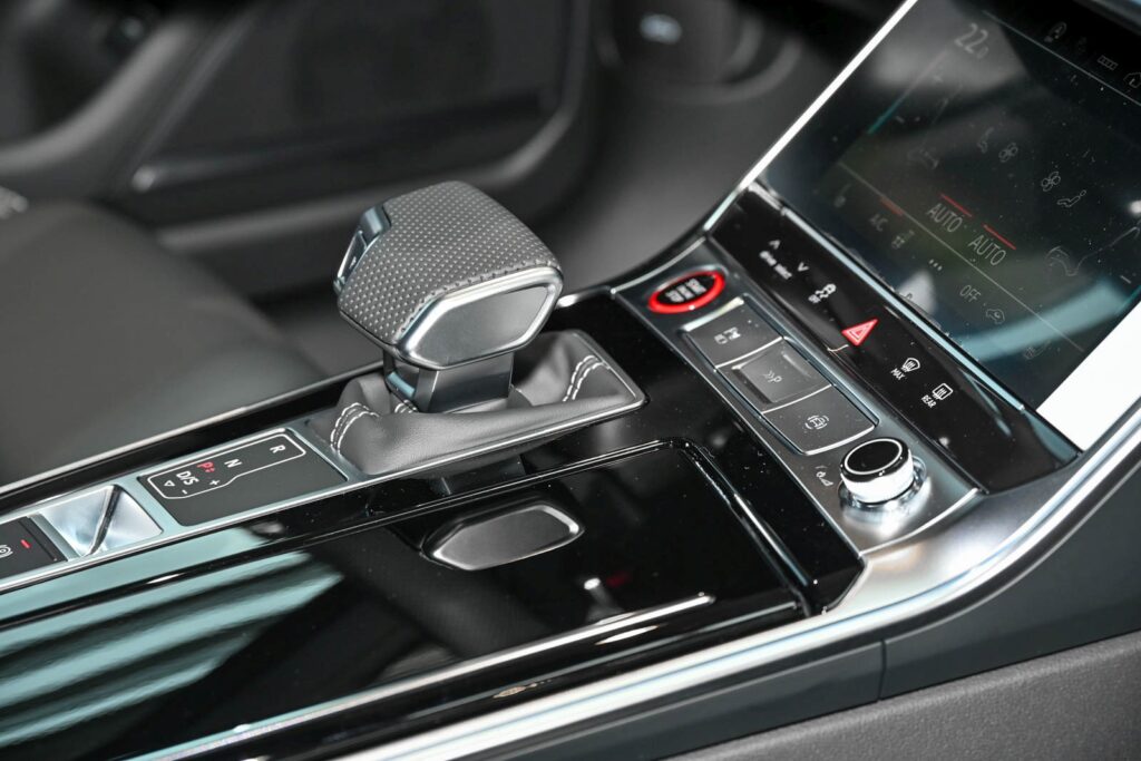 Audi S6 Exposé-Bild 9