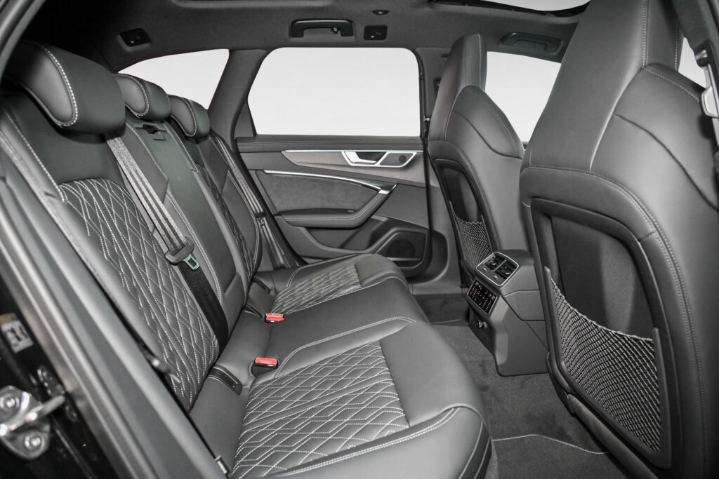 Audi S6 Exposé-Bild 11