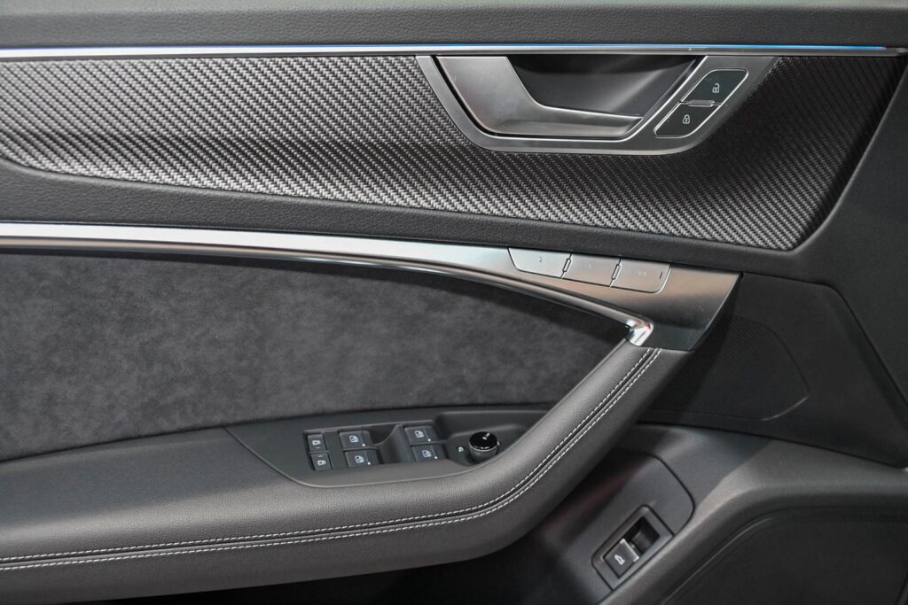 Audi S6 Exposé-Bild 15
