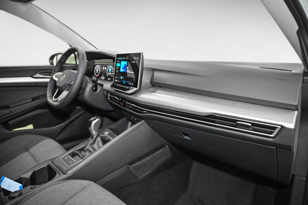 VW Golf Exposé-Bild 8