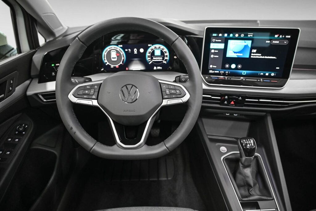 VW Golf Exposé-Bild 13