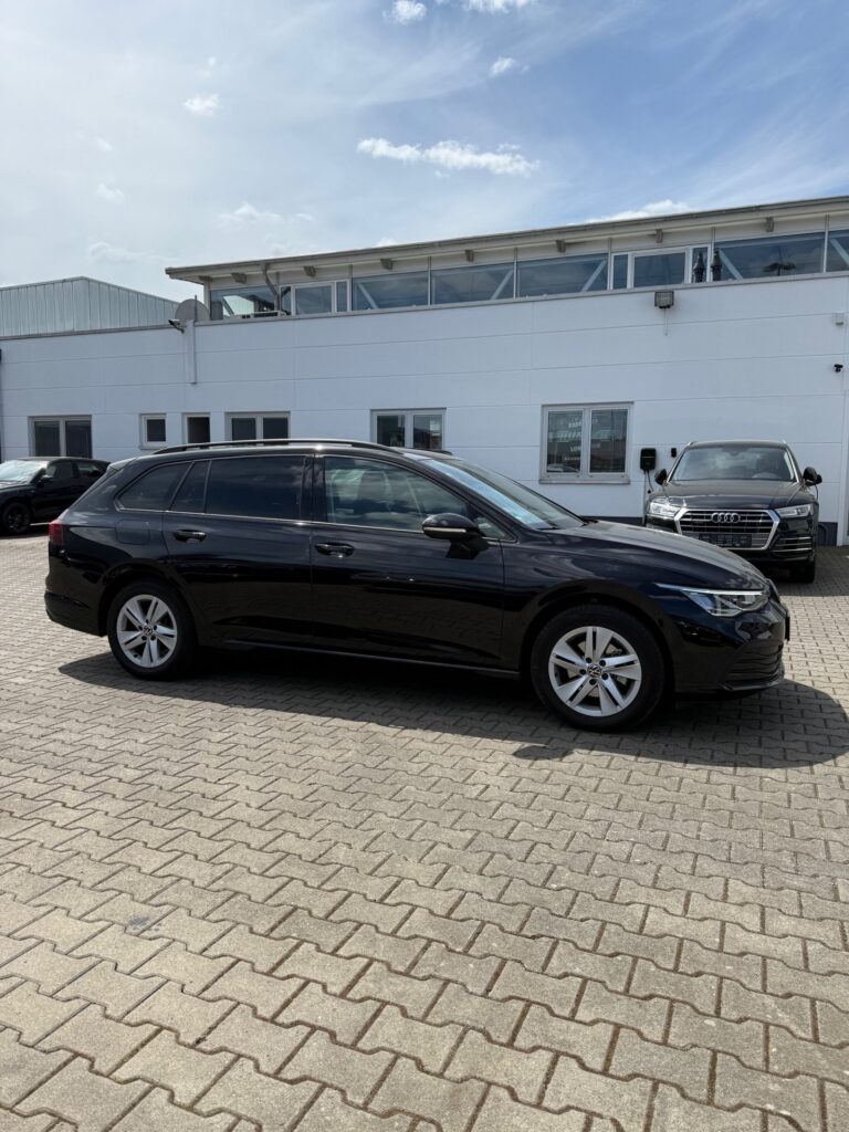 VW Golf Exposé-Bild 3