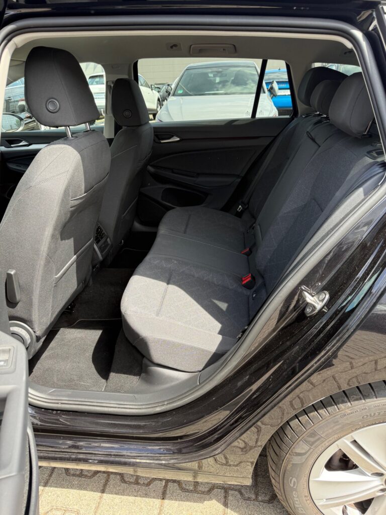 VW Golf Exposé-Bild 6