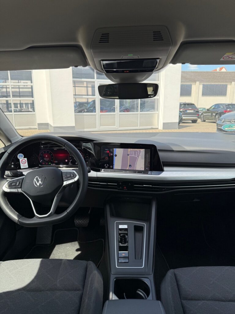 VW Golf Exposé-Bild 8