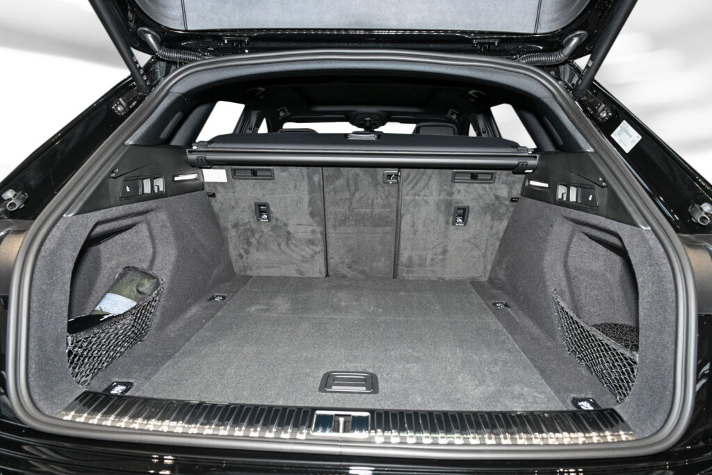 Audi e-tron Exposé-Bild 5