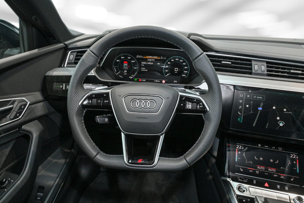 Audi e-tron Exposé-Bild 13