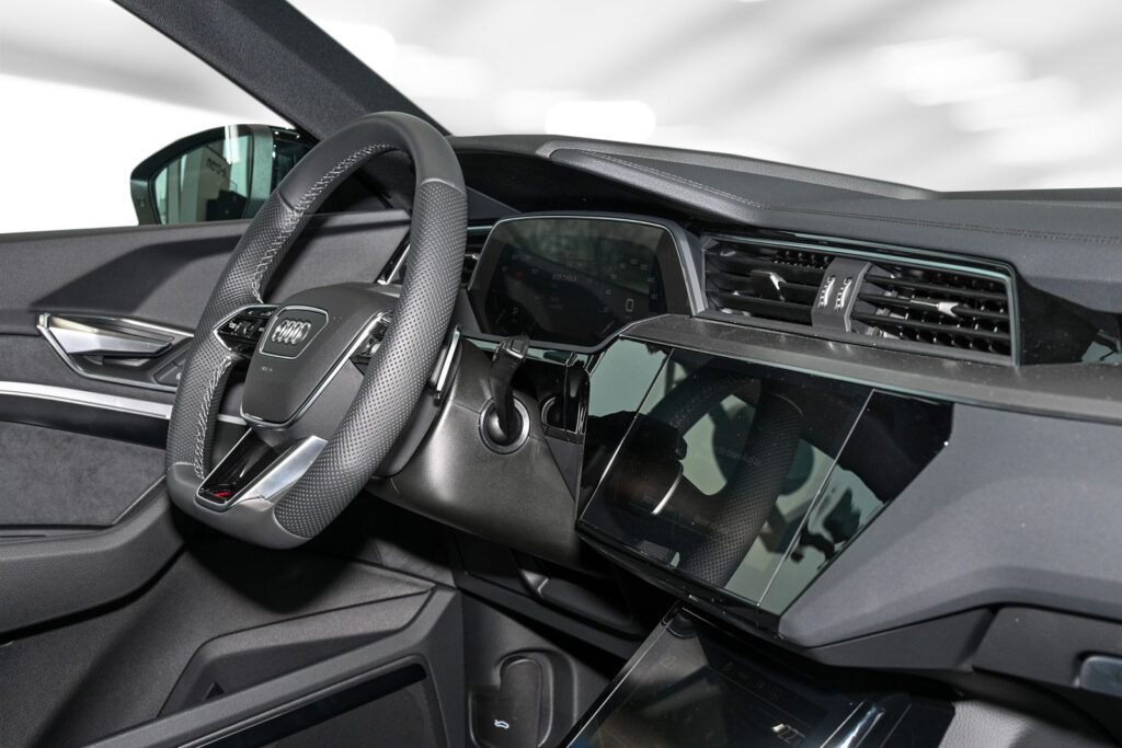 Audi e-tron Exposé-Bild 8