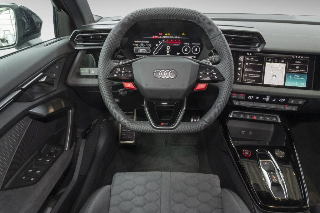 Audi RS3 Exposé-Bild 13