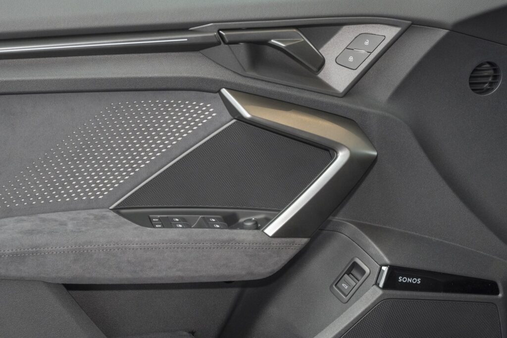 Audi RS3 Exposé-Bild 15