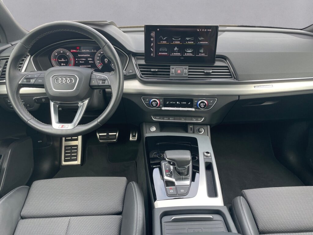 Audi Q5 Exposé-Bild 10