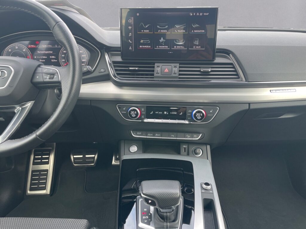 Audi Q5 Exposé-Bild 11