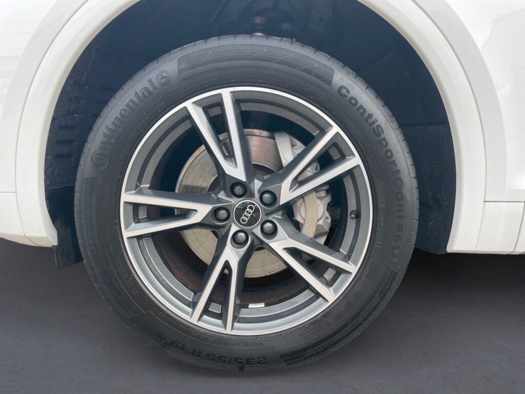 Audi Q5 Exposé-Bild 14