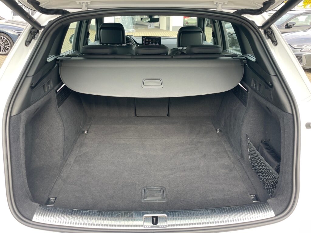 Audi Q5 Exposé-Bild 16