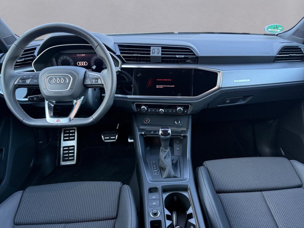 Audi Q3 Exposé-Bild 10