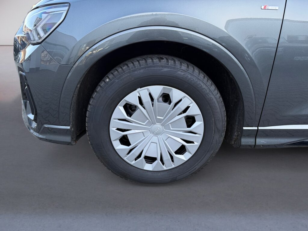 Audi Q3 Exposé-Bild 14