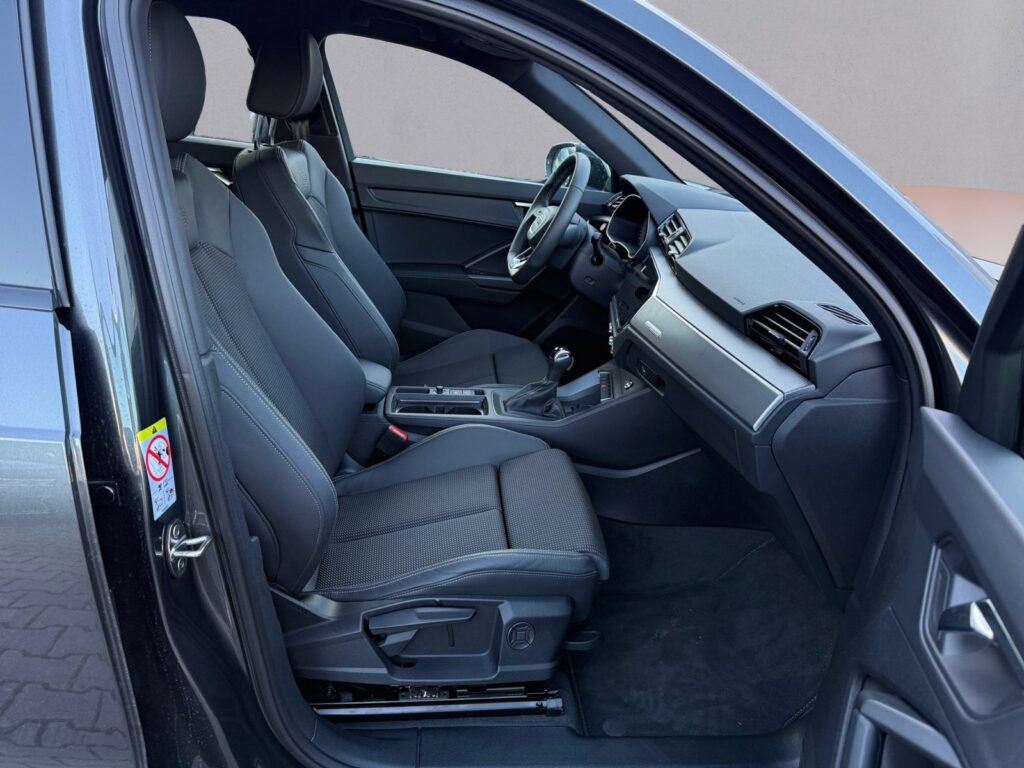 Audi Q3 Exposé-Bild 15