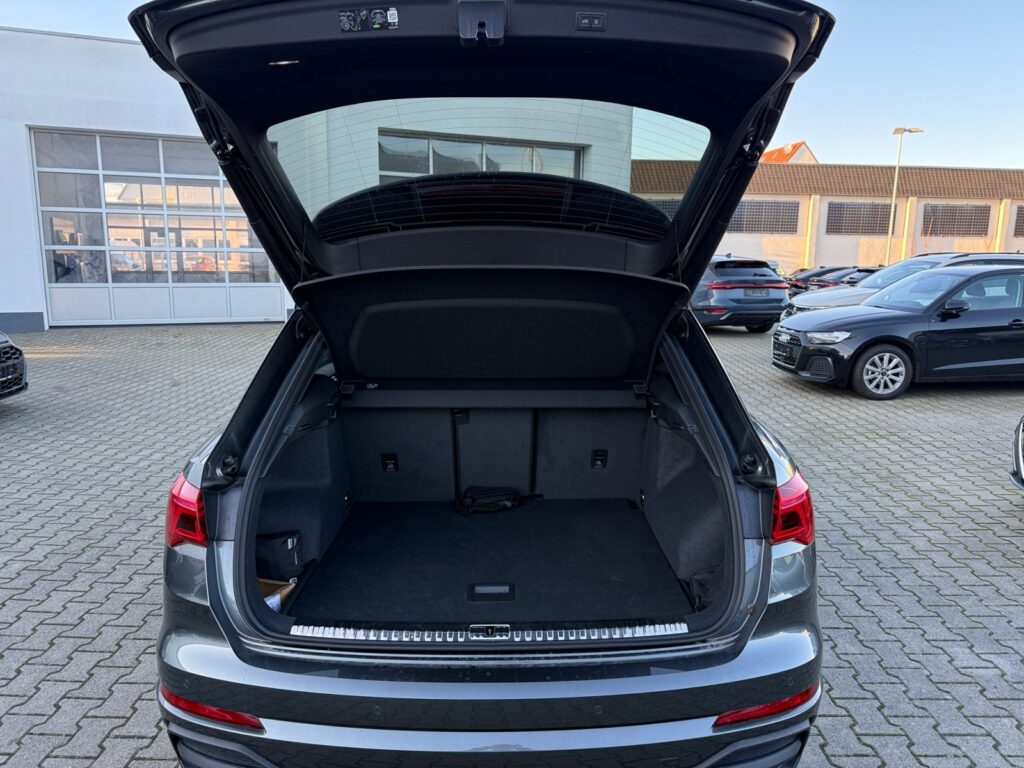 Audi Q3 Exposé-Bild 16