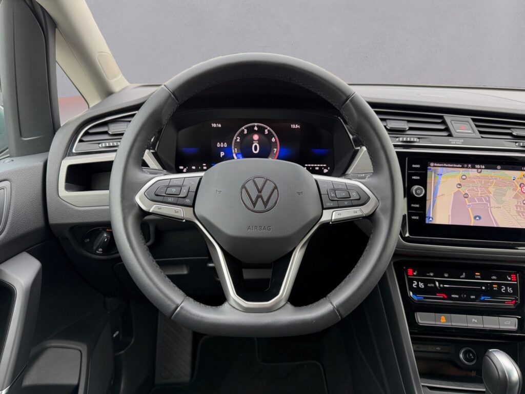 VW Touran Exposé-Bild 12