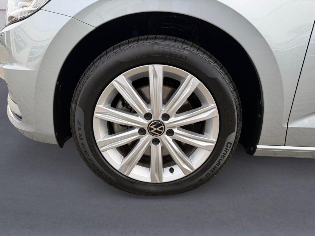 VW Touran Exposé-Bild 14
