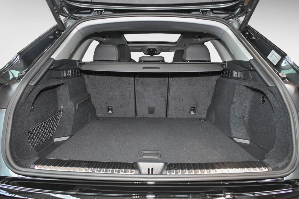 Audi Q5 Exposé-Bild 6