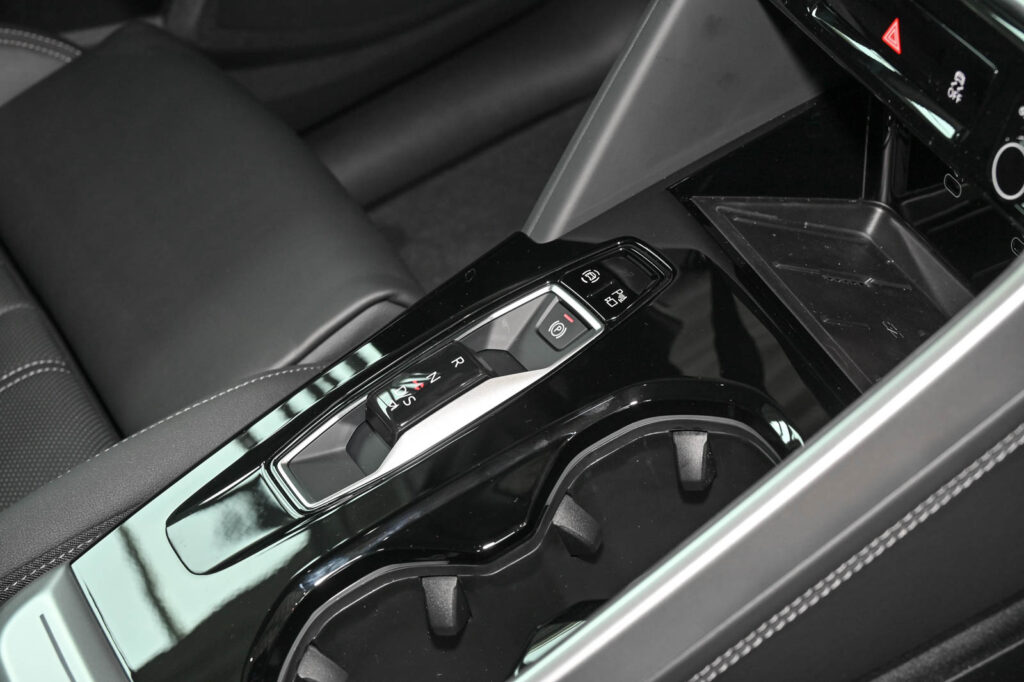 Audi Q5 Exposé-Bild 9