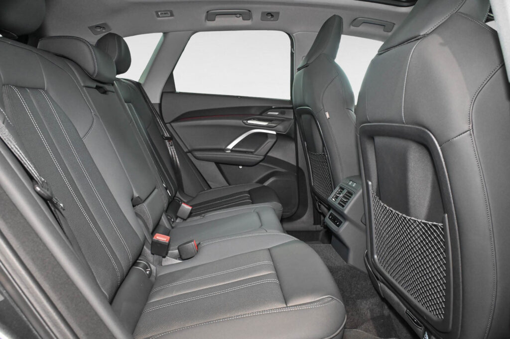 Audi Q5 Exposé-Bild 10