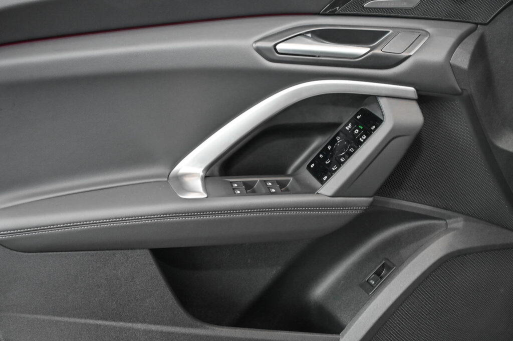 Audi Q5 Exposé-Bild 15