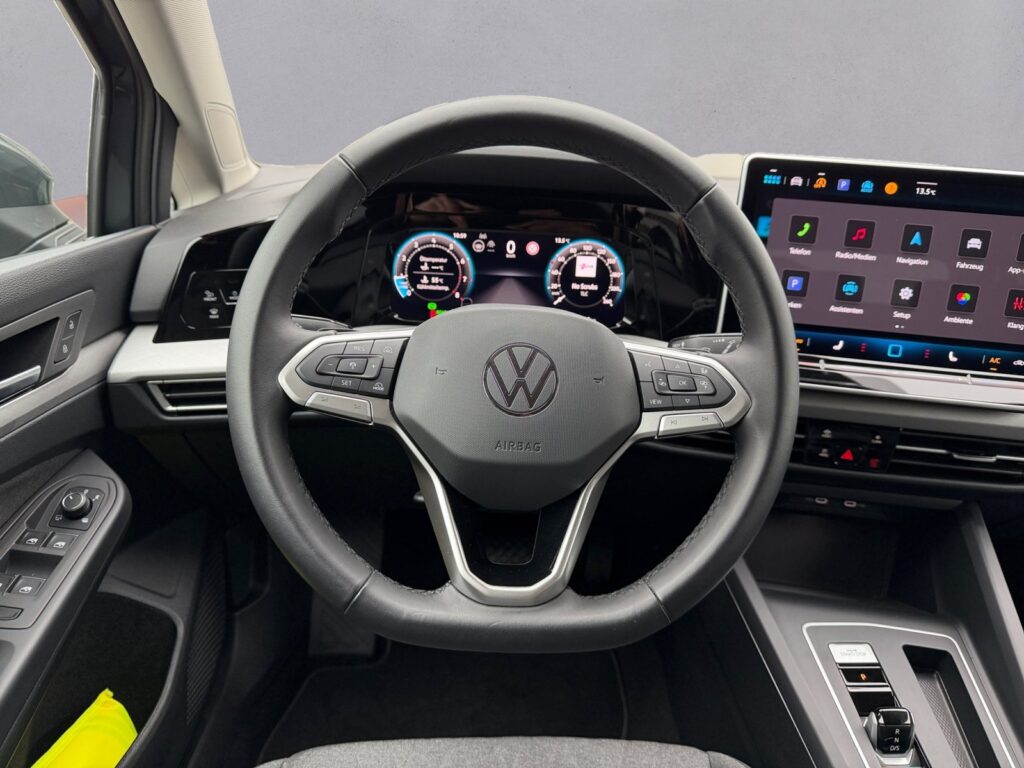 VW Golf Exposé-Bild 12