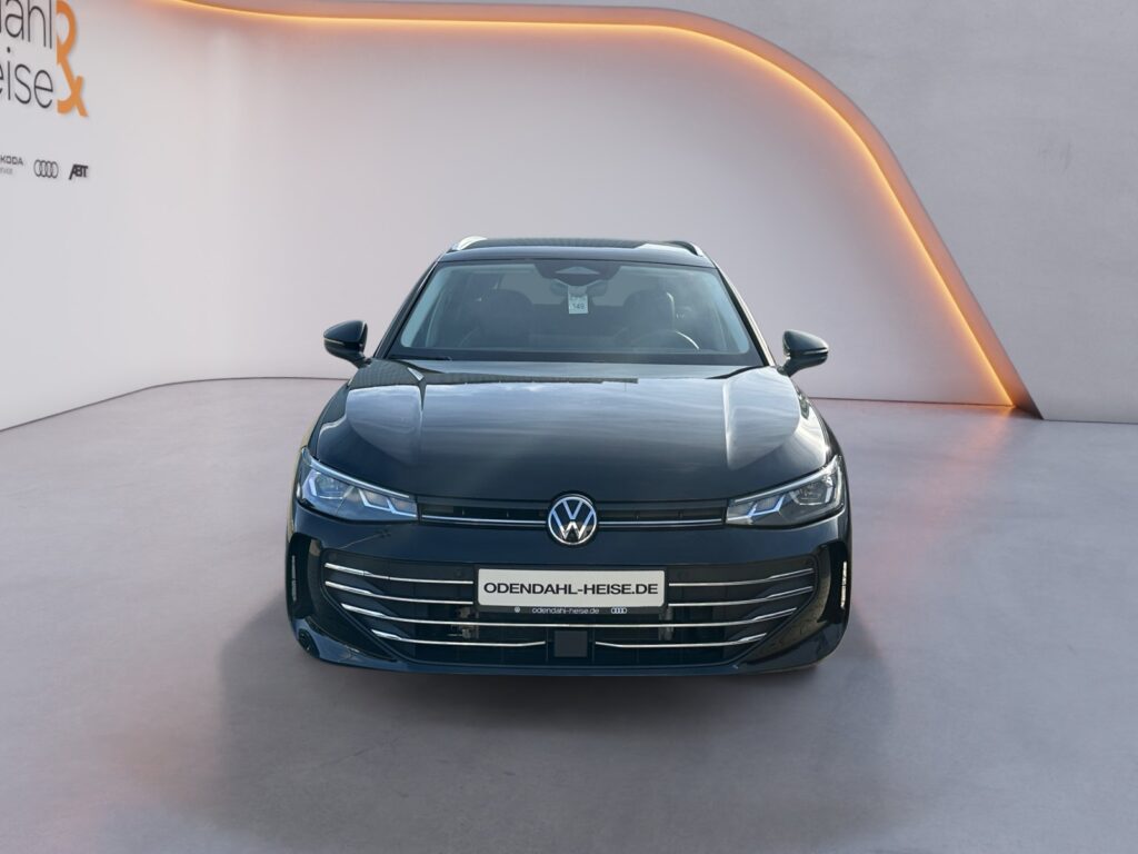 VW Passat Exposé-Bild 8