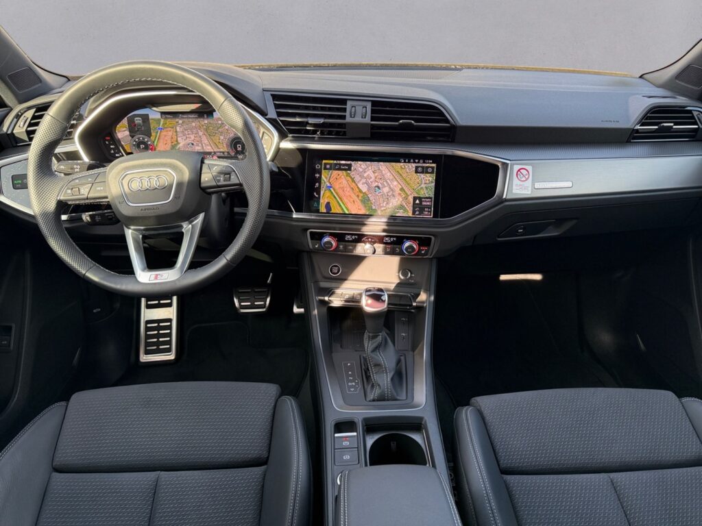 Audi Q3 Exposé-Bild 10