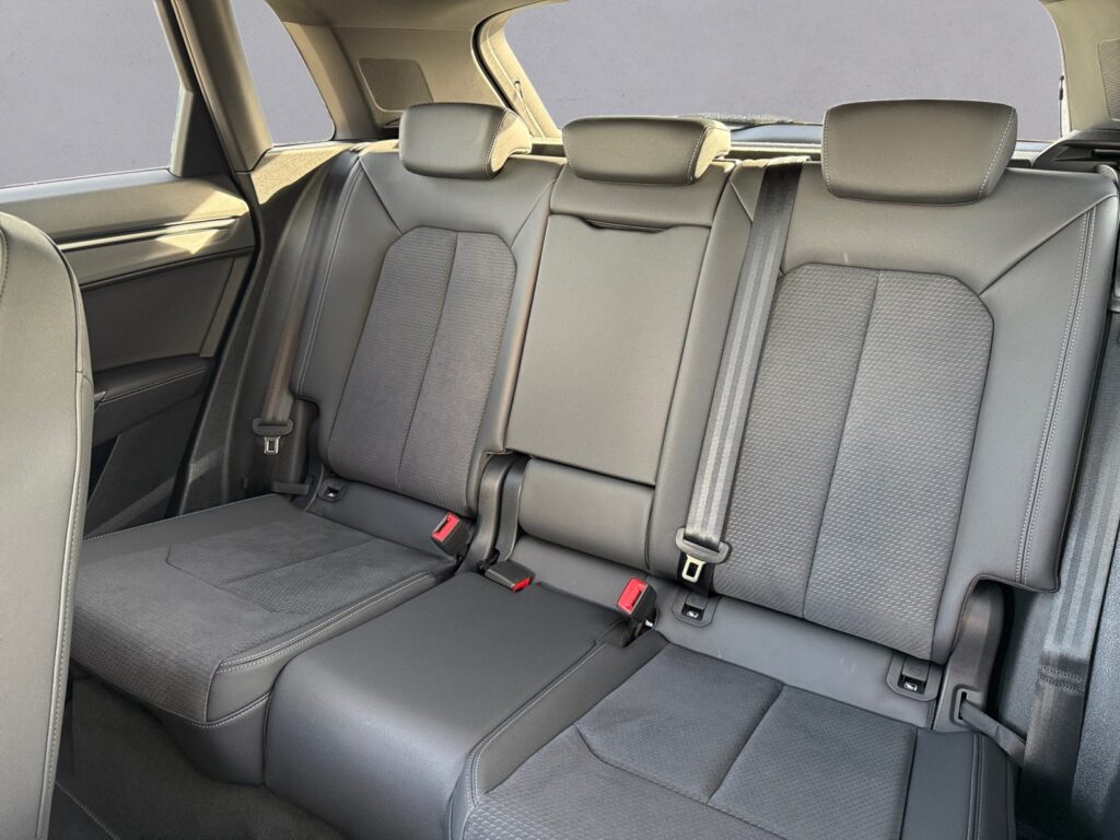 Audi Q3 Exposé-Bild 13